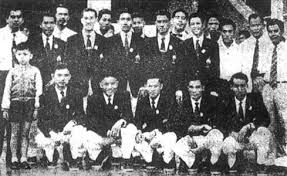 1956 멜버른 올림픽에 참가한 태국 축구 대표팀. 영국과의 경기에서 대패하기 전 모습
