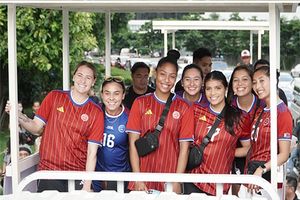 월드컵 경기 종료 직후 타구이그(Taguig)에서 열린 국가대표팀 사열식