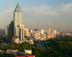 우루무치는 신장의 주요 산업 중심지이다.