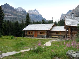 캐나다 로키 산맥의 브리티시컬럼비아에 있는 엘리자베스 파커 산장 (Elizabeth Parker hut)