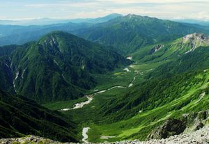 오쿠호타카다케 정상에서 내려다 본 아즈사가와 상류의 가미코치와 다이쇼이케