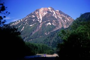 가미코치(上高地)에서 바라본 야케다케(焼岳)