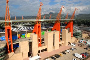 기린을 닮은 지붕 지지대 기둥