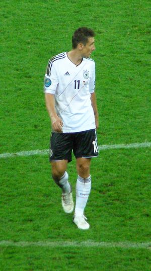 UEFA 유로 2012에서 그리스를 상대로 경기하는 클로제