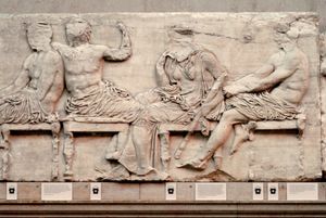 아레스(오른쪽)와 데메테르, 디오니소스, 헤르메스가 함께 있는 파르테논 신전의 프리즈, 기원전 447~433년경, 대영박물관.