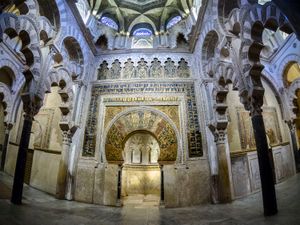 962년 세워진 코르도바의 메스키타. 훗날 가톨릭 대성당으로 개조되었다.