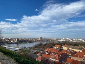 세르비아 보이보디나 지방의 주도인 노비사드를 내려다보는 페트로바라딘 요새