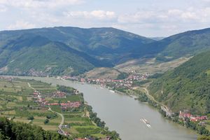 바하우 계곡(Wachau Valley) 근처의 슈피츠(Spitz, Austria)
