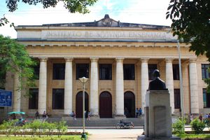 카마궤이의 중등 교육 기관