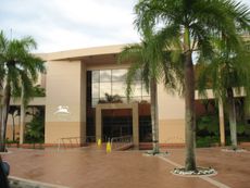 센트로 레온(Centro León)은 도미니카 공화국의 문화와 관습, 국립공원들을 전시한다.