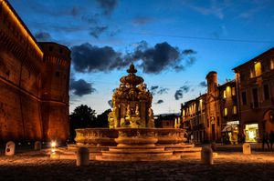 체세나의 피아자 델 포폴로에 있는 폰타나 마시니