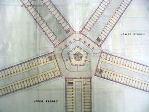 존 프레드릭 아돌퍼스 맥네어가 1880년대에 그린 건축 도면에는 건설되지 않은 싱가포르 아웃램의 제안된 교도소가 묘사되어 있다.