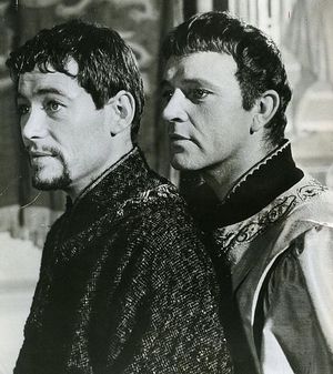 오툴(왼쪽)과 리처드 버튼이 함께 출연한 영화 베켓(1964)의 한 장면.