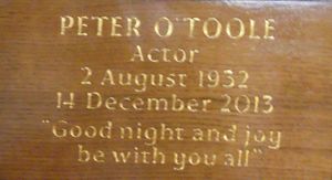 런던 코벤트 가든의 세인트 폴 교회에 있는 오툴의 추모 명판