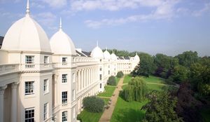 런던 소재 런던 비즈니스 스쿨(London Business School)의 메인 캠퍼스, 서섹스 플레이스