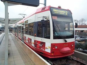 2001년 베켄햄 정션(Beckenham Junction)에서 원래 도색의 2545호 트램