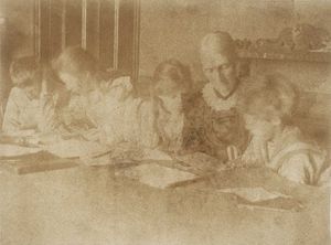 줄리아 스티븐이 탈랜드 하우스에서 토비, 버네사, 버지니아, 에이드리언의 수업을 지도하는 모습, 1894년 여름