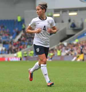 파라 윌리엄스는 2001년부터 2019년까지 172경기에 출전하여 40골을 기록하며 잉글랜드 여자 축구 국가대표팀 최다 출전 선수이자 네 번째 득점왕이다.