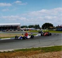 1991년 영국 그랑프리 우승 랩. 나이젤 만셀이 아일톤 세나를 태우고 파독으로 돌아가고 있다.