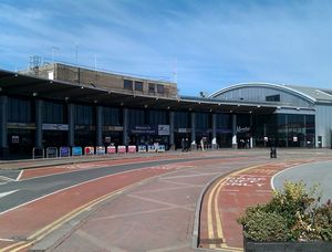 리즈 브래드퍼드 국제공항(Leeds Bradford International Airport) 여객터미널