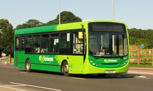 2021년 7월 루이쉬턴(Ruishton)에 있는 서머싯의 버스 도색의 알렉산더 데니스 엔바이로200(Alexander Dennis Enviro200) 44079