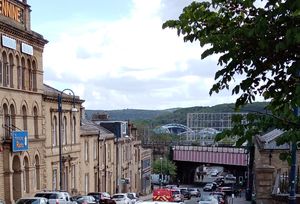 피츠윌리엄 스트리트 정상에서 바라본 기차역으로 들어가는 철도를 잇는 다리, 경기장, 가스 저장고, 킬너 은행