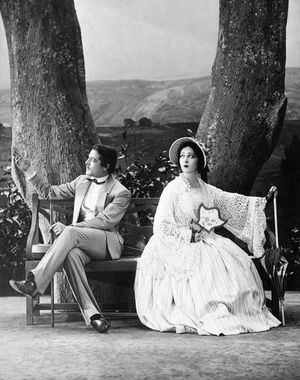 엘리엇 케이벗과 나지모바가 극장 길드에서 제작한 시골에서 한 달 (1930)에 출연