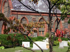 그레이엄의 묘비(왼쪽 끝)