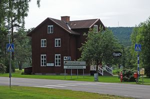 sv}}, 에를란데르의 어린 시절 집이자 학교 건물로, 현재는 박물관이다.