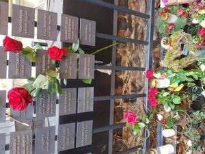 그가 묻힌 헤드비그 엘레오노라 교회(Hedvig Eleonora Church)에 있는 베를링을 비롯한 다른 사람들을 기리는 명판