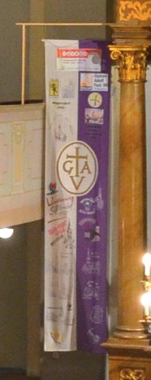 헝가리 쇼프론의 프로테스탄트 교회에 있는 GAW 깃발