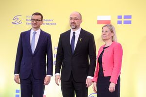 2022년 5월 5일 바르샤바(Warsaw)에서 안데르손은 폴란드 총리 마테우시 모라비에츠키(Mateusz Morawiecki)와 우크라이나 총리 데니스 슈미할(Denys Shmyhal)을 만났다.