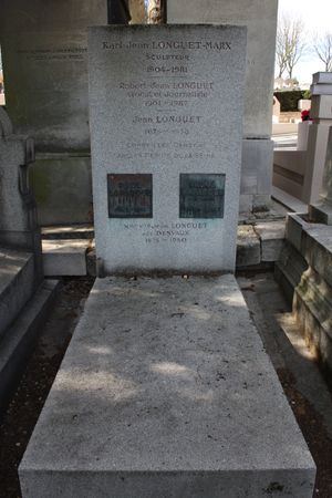 파리 페르 라셰즈 묘지에 있는 라파르그의 묘