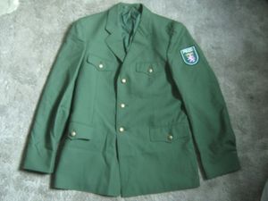 헤세 주 경찰의 역사적인 녹색 유니폼 재킷