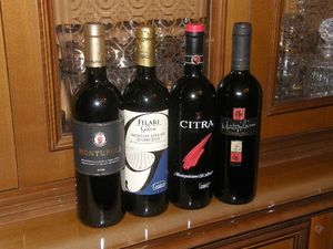 몬테풀치아노 다브루초(Montepulciano d'Abruzzo) 와인 병