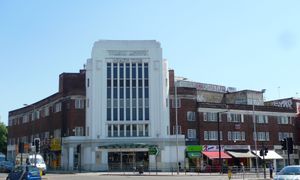 옛 영화관 건물로, 현재는 너필드 헬스(Nuffield Health)에서 운영하는 체육관으로 사용되고 있으며, 헨던 센트럴 교차로에 위치해 있다.