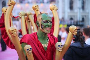 라이프 볼 2013 "마젠타 카펫"