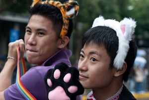 타이완 프라이드 행사에 참가한 두 명의 젊은 게이 남성