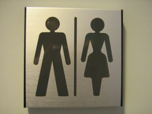 예테보리 대학교(Gothenburg University) 사회학과의 남녀공용 화장실 표지판