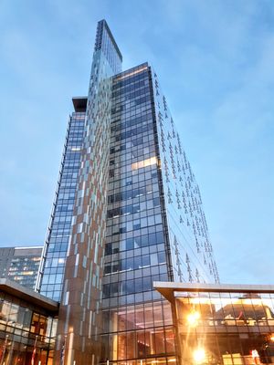 매니토바 하이드로는 위니펙에 있는 매니토바 하이드로 플레이스에서 운영됩니다.