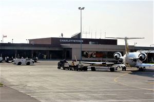 샬럿타운 공항은 주에서 유일하게 정기 여객 항공편 서비스를 제공하는 공항이다.