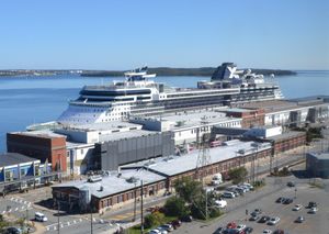 핼리팩스 항구는 북미에서 유럽으로 향하는 첫 번째 입항 및 마지막 출항 항구이다.