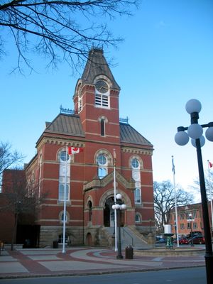 프레더릭턴 시청은 시정부의 중심지이다.