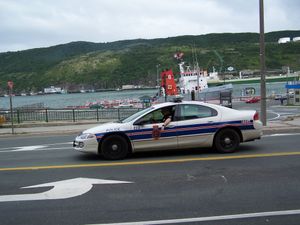 순찰 중인 뉴펀들랜드 로열 경찰(Royal Newfoundland Constabulary, RNC) 순찰차.