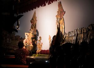 인도네시아 문화, 특히 자바 문화의 아르주나 와양 (인형극)