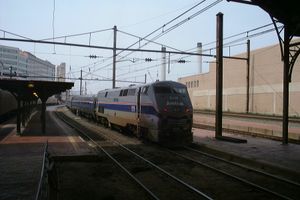 2002년 해리스버그에 정차한 디젤 동력 키스톤 서비스 열차