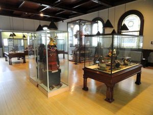 조지 월터 빈센트 스미스 미술관에 전시된 에도 시대 일본 갑옷