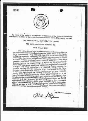 1969년 7월부터 1971년 6월까지 베트남에서의 특별한 용감함으로 네이비 실 2팀에 수여된 대통령 부대 표창