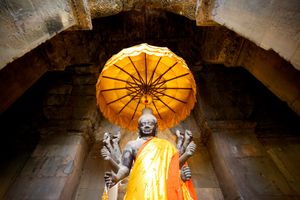 타 리치, 원래는 여덟 개의 팔을 가진 비슈누상