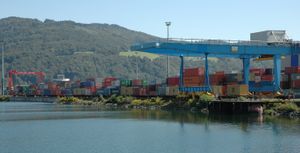 항구의 컨테이너 터미널